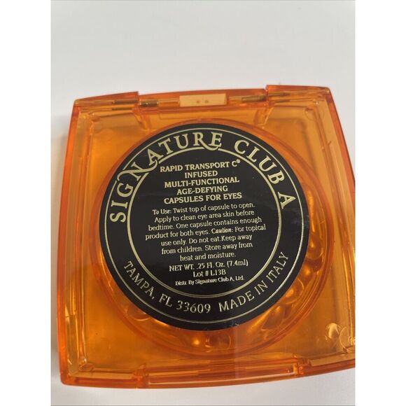 Signature Club A Rapid Transport C Infused Age Defying Capsules for Eyes - Picture 2 of 3